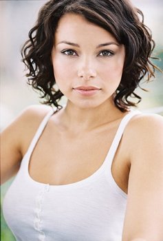    / Jessica Parker Kennedy  