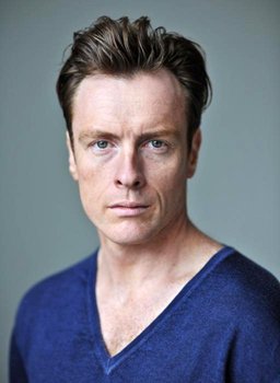   / Toby Stephens  
