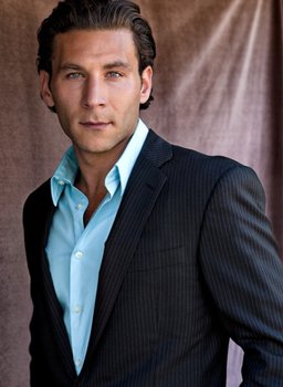   / Zach McGowan  